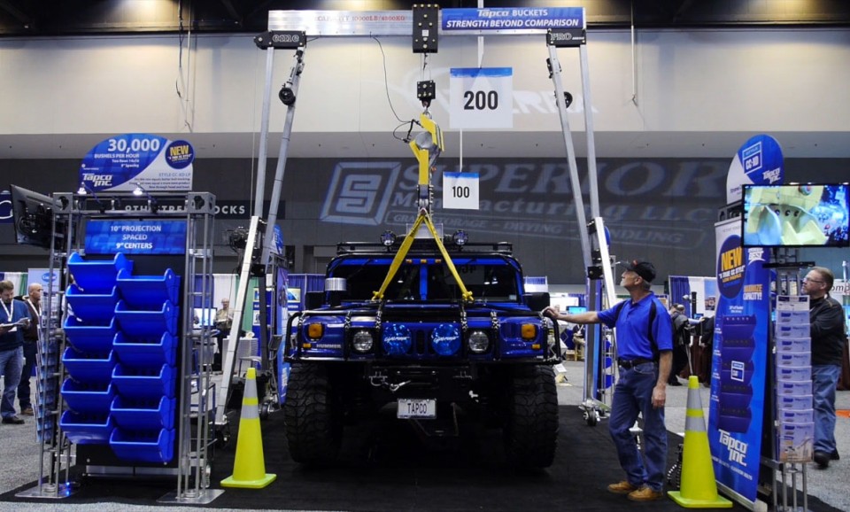 Ковші Tapco проти легендарного Hummer H1! - Фото №1