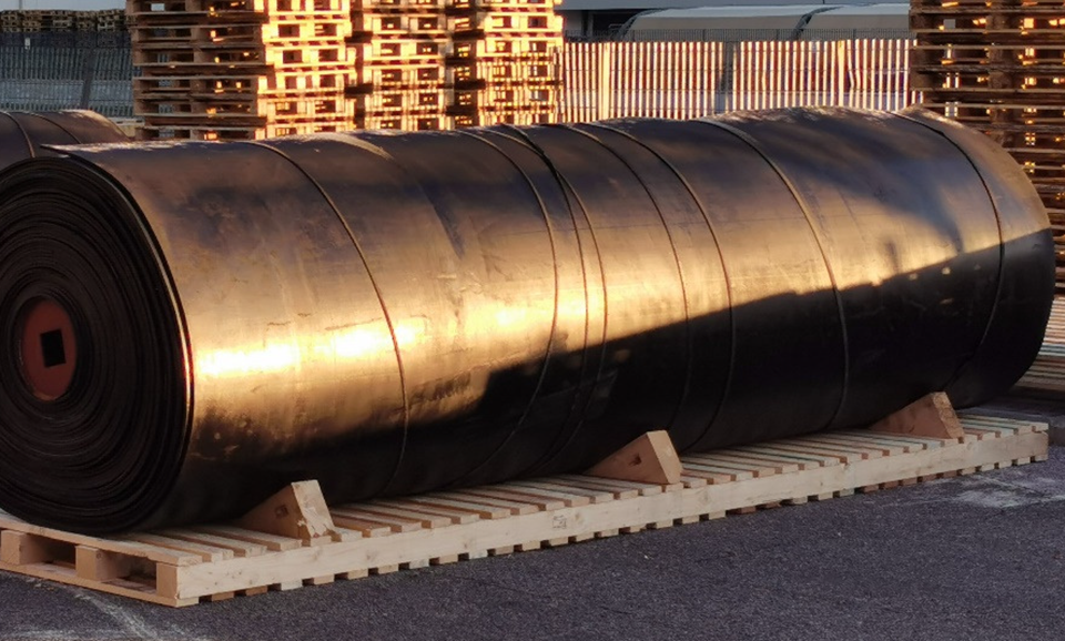 Ultra wide rubber conveyor belts from Gummilabor - Photo №1