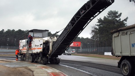Чи знаєте Ви, що планетарні редуктори Bonfiglioli Trasmital широко застосовуються в дорожній техніці для укладання асфальту?