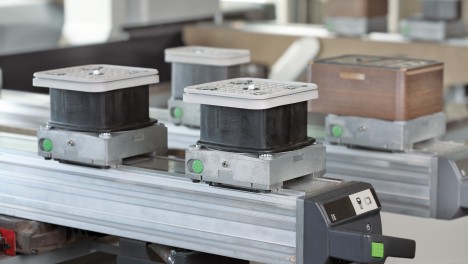 Вакуумні захвати для деревообробних центрів з ЧПУ від Schmalz